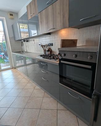 CUCINA MODERNA GRIGIO LACCATO  4,40 metri
