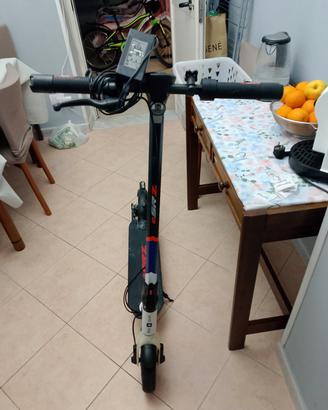 monopattino elettrico aprilia 