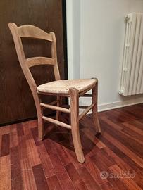 Sedie di legno