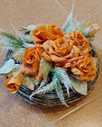 Cesto di fiori finti