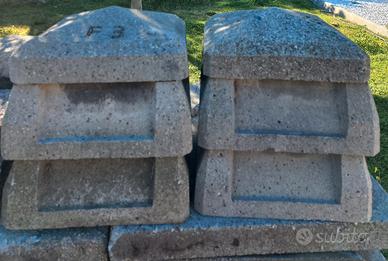 Due camini, cordolo, mattoni