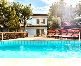 Villa con piscina sulle pendici dell'Etna