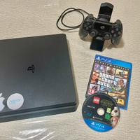 Ps4 slim con giochi e accessori