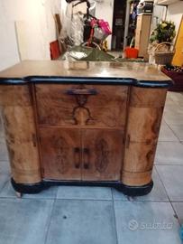 Mobile bar con giradischi