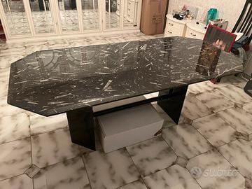 Tavolo in marmo
