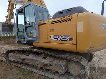 Escavatore New Holland 215B