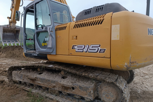 Escavatore New Holland 215B