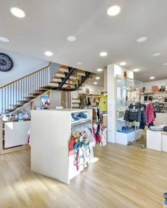 Locale commerciale polifunzionale recentemente ris