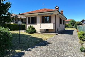 VILLA SINGOLA A SEREGNO
