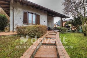 Villa di 277 m² con più di 5 locali a Arsago Sepri