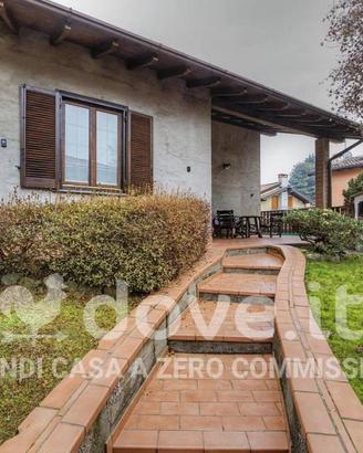 Villa di 277 m² con più di 5 locali a Arsago Sepri