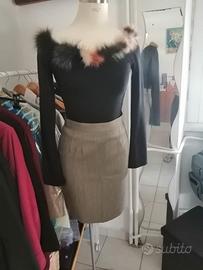 Elegante completo gonna  con t-shirt nera