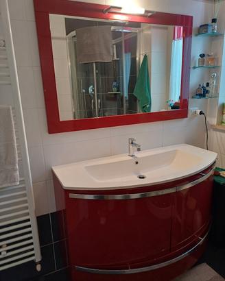 Mobile bagno con due cassettoni +specchio .
