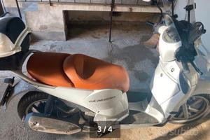 Scarebeo 200 IE Bianco