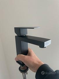 Rubinetto nero quadrato