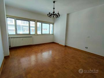 Appartamento di 108 m² con più di 5 locali e box a