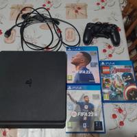 PlayStation 4 più joystick e giochi