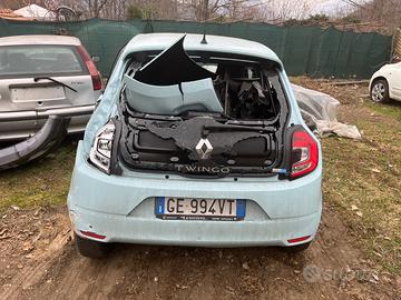 twingo elettrica incidentata