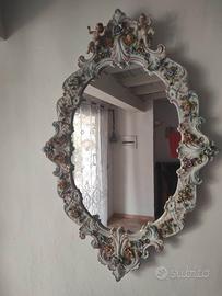 specchio in ceramica di Capodimonte