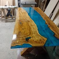 tavolo in resina e ulivo 