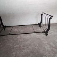 Letto in ferro battuto antico