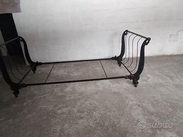 Letto in ferro battuto antico
