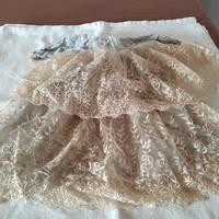 Vestito vintage per bambola in pizzo e raso
