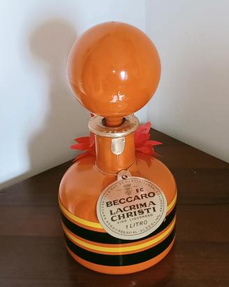 bottiglia di vino. liquoroso.  +. nocino. amaro