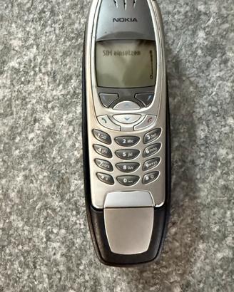 Nokia 6310 con attacco uhi