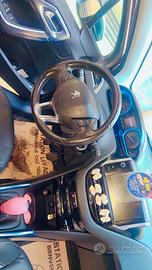  auto Peugeot 2008