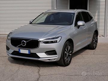 VOLVO XC60 B4 (d) AWD Geartronic Momentum Pro (M