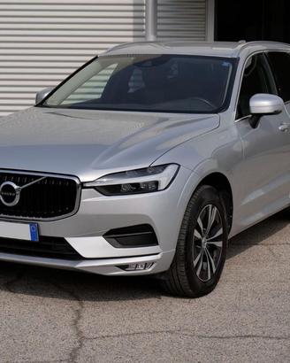 VOLVO XC60 B4 (d) AWD Geartronic Momentum Pro (M