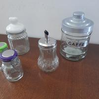 Oggetti in vetro: 2 zuccheriere, 2 vasetti e vaso