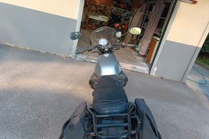 Moto Guzzi V7 - 2023