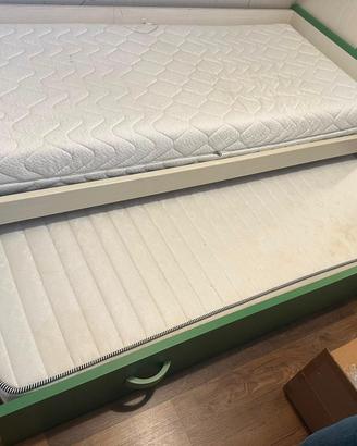 Letto singolo, con secondo estraibile a scomparsa