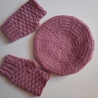 cappello basco con guanti abbinati fatti a mano 