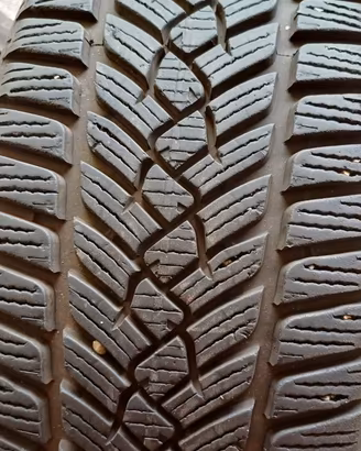 4 PNEUMATICI INVERNALI 215/55 R17 98V USATI