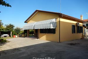 Casa singola con annesso rustico e cubatura per am
