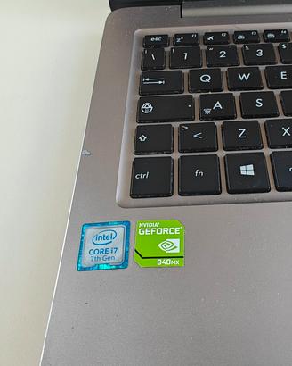 ASUS-ZENBOOK-13"- I7 8 RAM SSD 256-INVDIA-2G