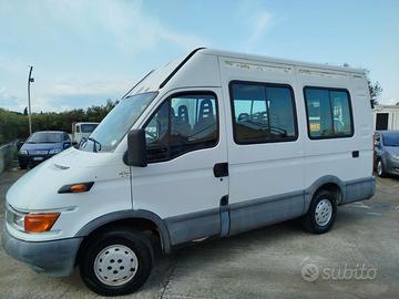 MINI BUS DA 9 POSTI PATENTA B IVECO DAILY 29S120CV