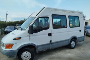 MINI BUS DA 9 POSTI PATENTA B IVECO DAILY 29S120CV