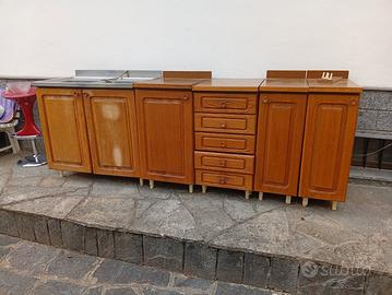 cucina e divano angolare 