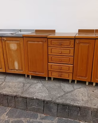 cucina e divano angolare 