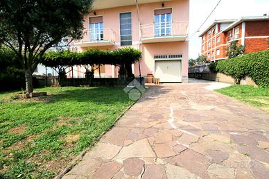 4 LOCALI A CARONNO PERTUSELLA