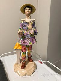 Statua in ceramica di donna orientale