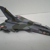 Modellino aereo Panavia Tornado IDS scala 1:100