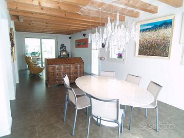 TAVOLO OVALE "TULIP" IN MARMO CARRARA