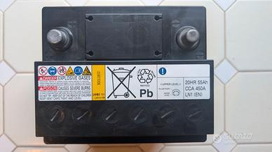 Batteria auto Yuasa 12V usata