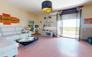 Ampio e luminoso trivani, con cantina e posto auto