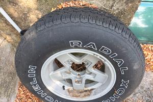 cerchio e gomma originale bertone odaihatsu